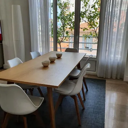 Centre Carre D'or Apartment