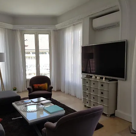Centre Carre D'or Apartment